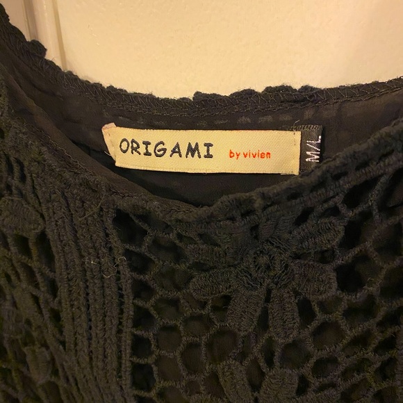 Gorgeous black crochet look blouse. - Picture 3 of 6